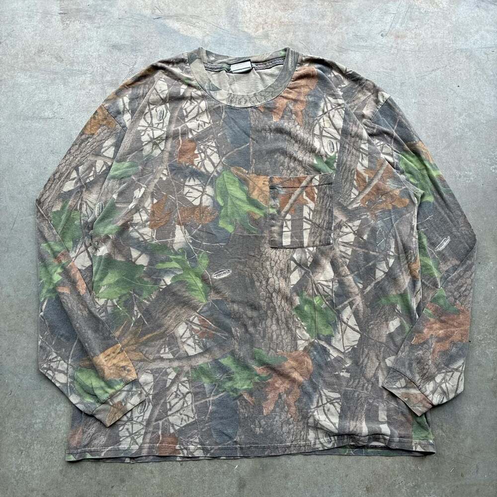 Vintage Realtree Long Sleeve Camo Pocket T-Shirt